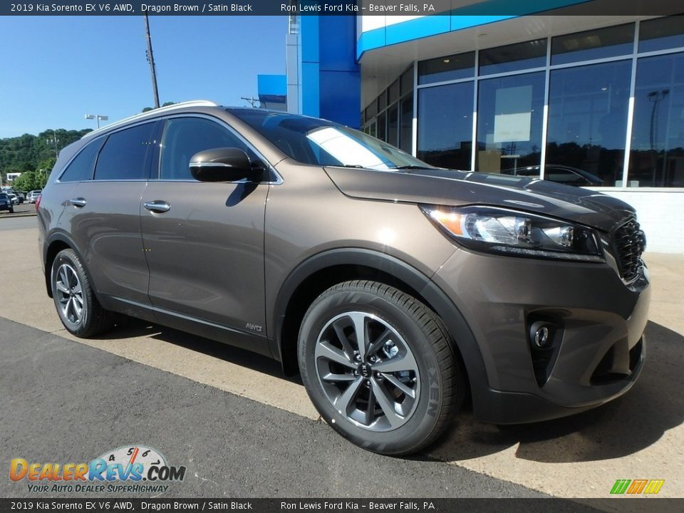 Front 3/4 View of 2019 Kia Sorento EX V6 AWD Photo #9