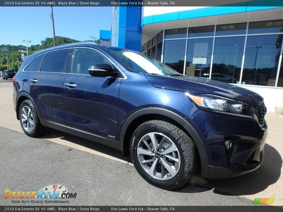 Front 3/4 View of 2019 Kia Sorento EX V6 AWD Photo #9
