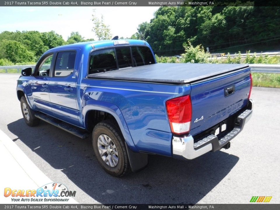 2017 Toyota Tacoma SR5 Double Cab 4x4 Blazing Blue Pearl / Cement Gray Photo #8