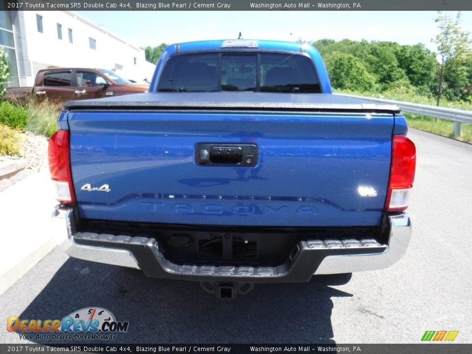 2017 Toyota Tacoma SR5 Double Cab 4x4 Blazing Blue Pearl / Cement Gray Photo #9