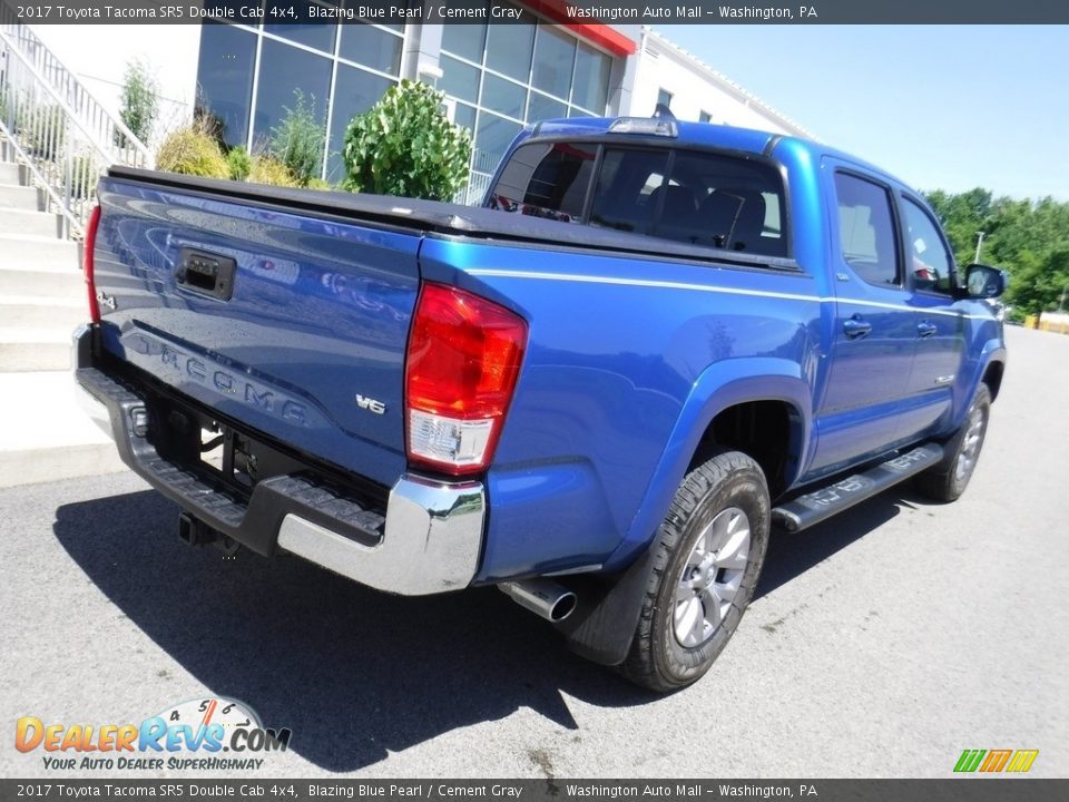 2017 Toyota Tacoma SR5 Double Cab 4x4 Blazing Blue Pearl / Cement Gray Photo #10