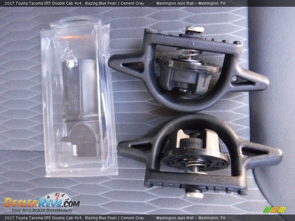 2017 Toyota Tacoma SR5 Double Cab 4x4 Blazing Blue Pearl / Cement Gray Photo #15
