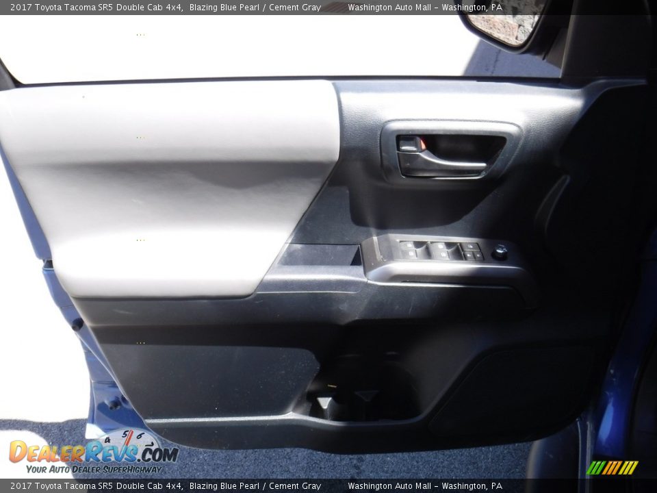 2017 Toyota Tacoma SR5 Double Cab 4x4 Blazing Blue Pearl / Cement Gray Photo #17