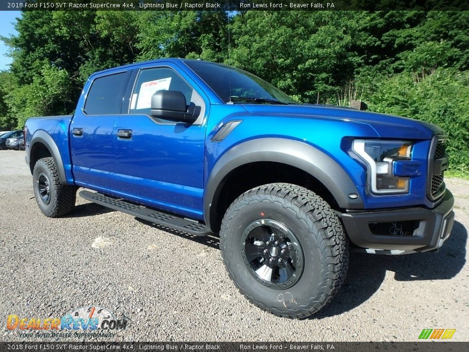Front 3/4 View of 2018 Ford F150 SVT Raptor SuperCrew 4x4 Photo #9