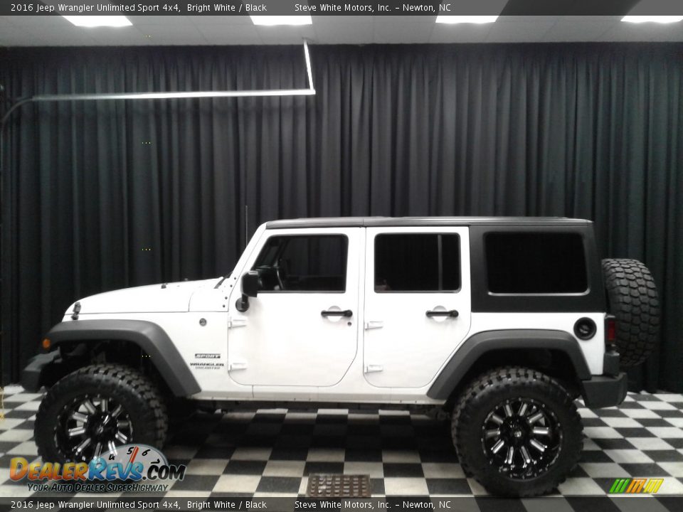 2016 Jeep Wrangler Unlimited Sport 4x4 Bright White / Black Photo #1