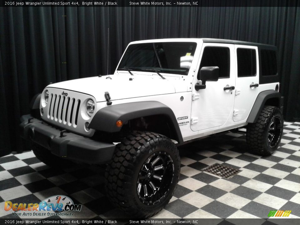 2016 Jeep Wrangler Unlimited Sport 4x4 Bright White / Black Photo #2
