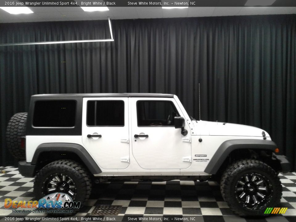 2016 Jeep Wrangler Unlimited Sport 4x4 Bright White / Black Photo #5