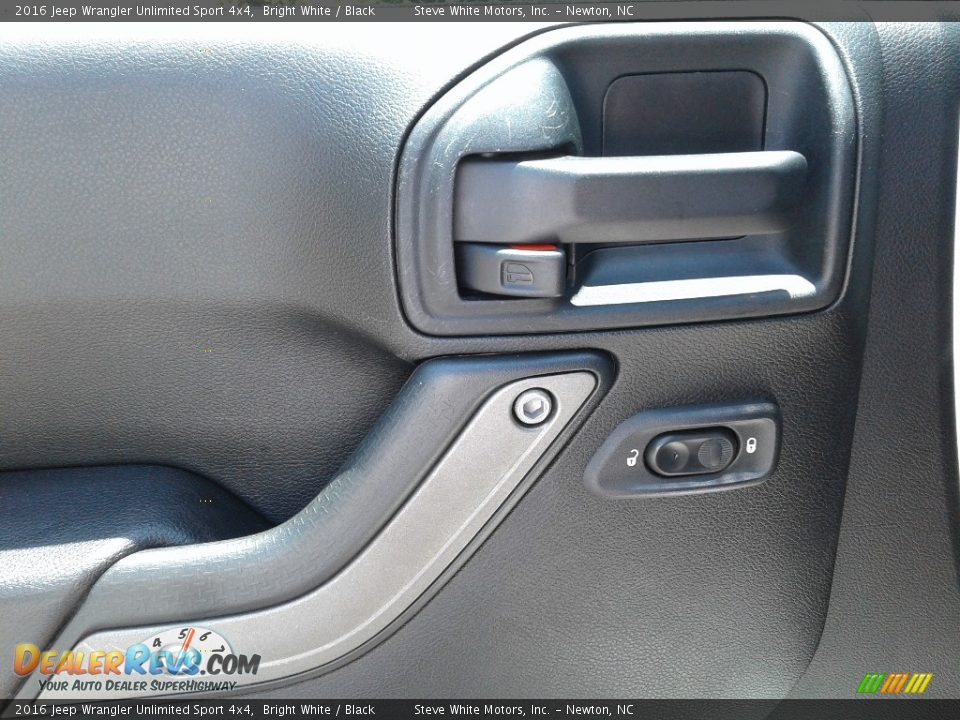 2016 Jeep Wrangler Unlimited Sport 4x4 Bright White / Black Photo #10