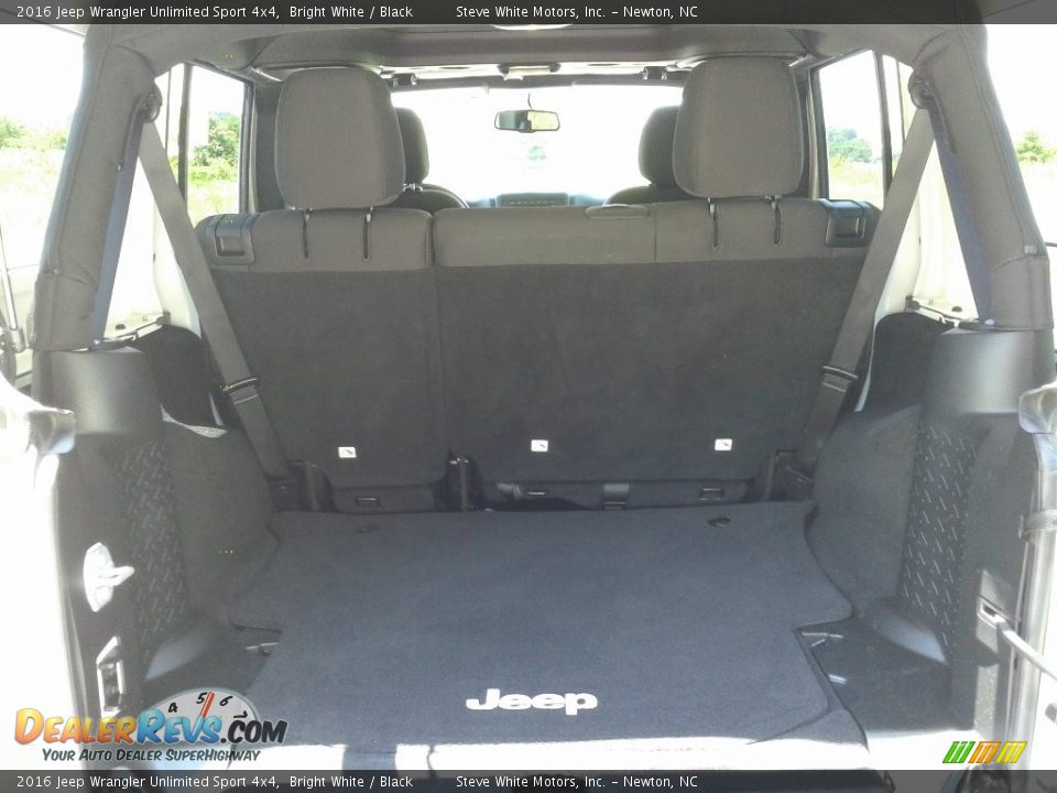 2016 Jeep Wrangler Unlimited Sport 4x4 Bright White / Black Photo #13