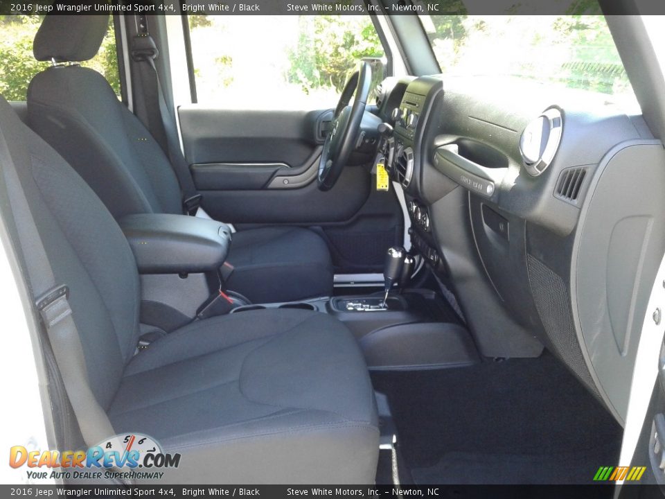 2016 Jeep Wrangler Unlimited Sport 4x4 Bright White / Black Photo #15