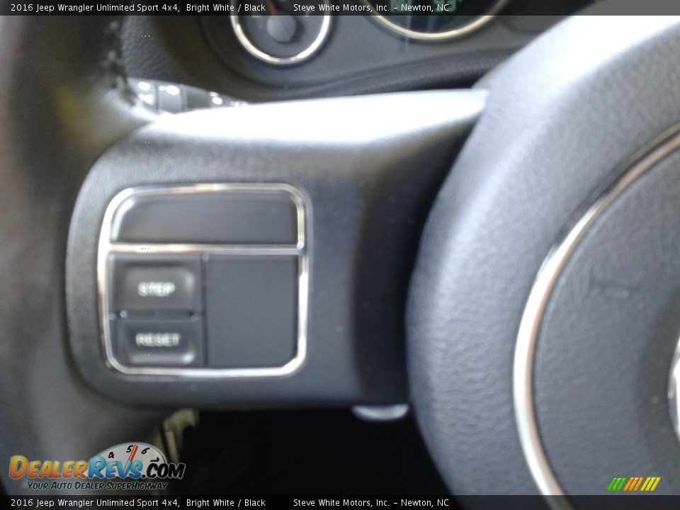 2016 Jeep Wrangler Unlimited Sport 4x4 Bright White / Black Photo #17