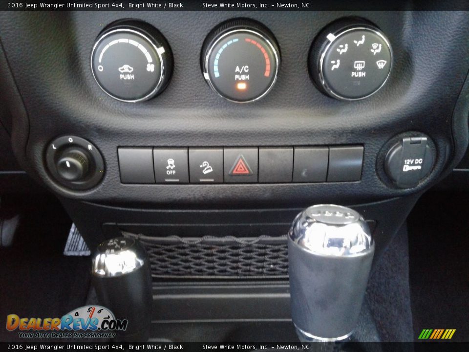 2016 Jeep Wrangler Unlimited Sport 4x4 Bright White / Black Photo #22