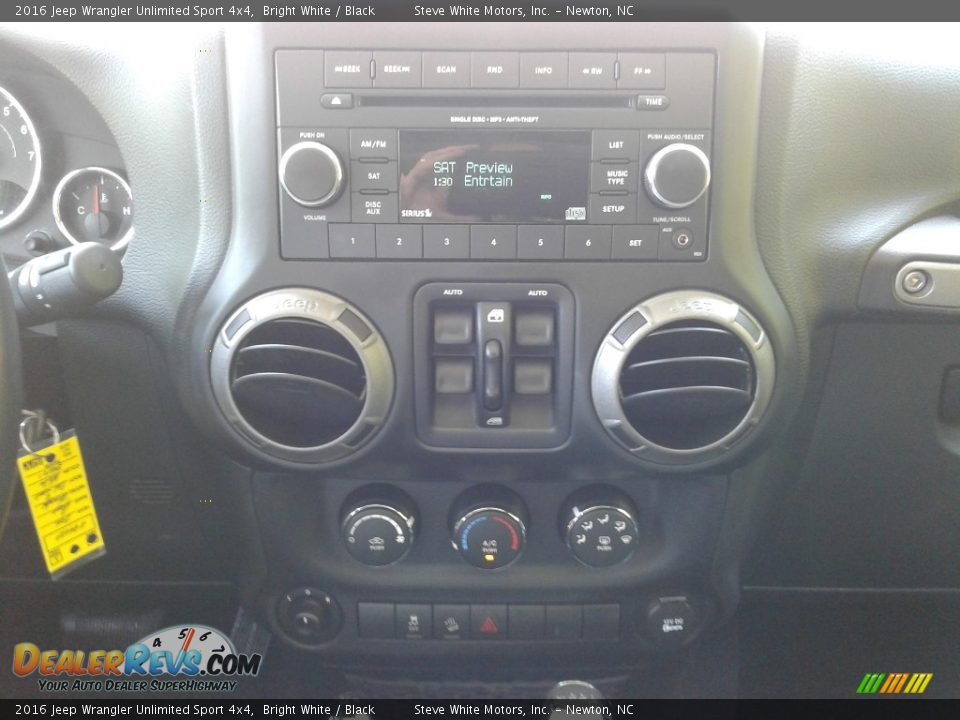2016 Jeep Wrangler Unlimited Sport 4x4 Bright White / Black Photo #23