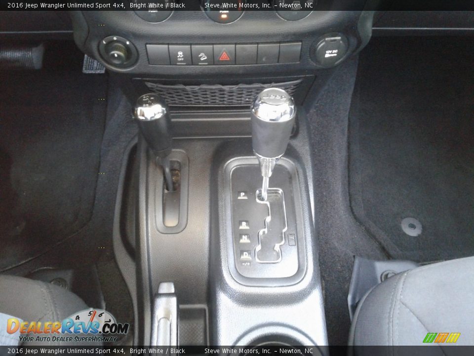 2016 Jeep Wrangler Unlimited Sport 4x4 Bright White / Black Photo #24