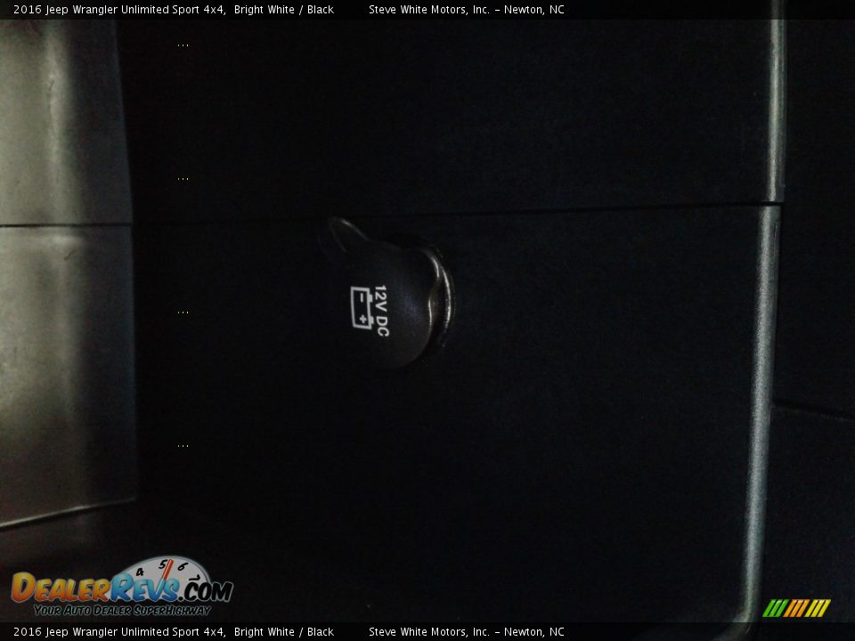 2016 Jeep Wrangler Unlimited Sport 4x4 Bright White / Black Photo #25