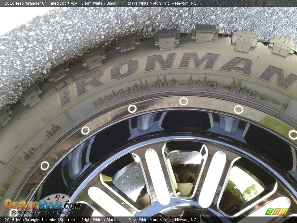 2016 Jeep Wrangler Unlimited Sport 4x4 Bright White / Black Photo #28