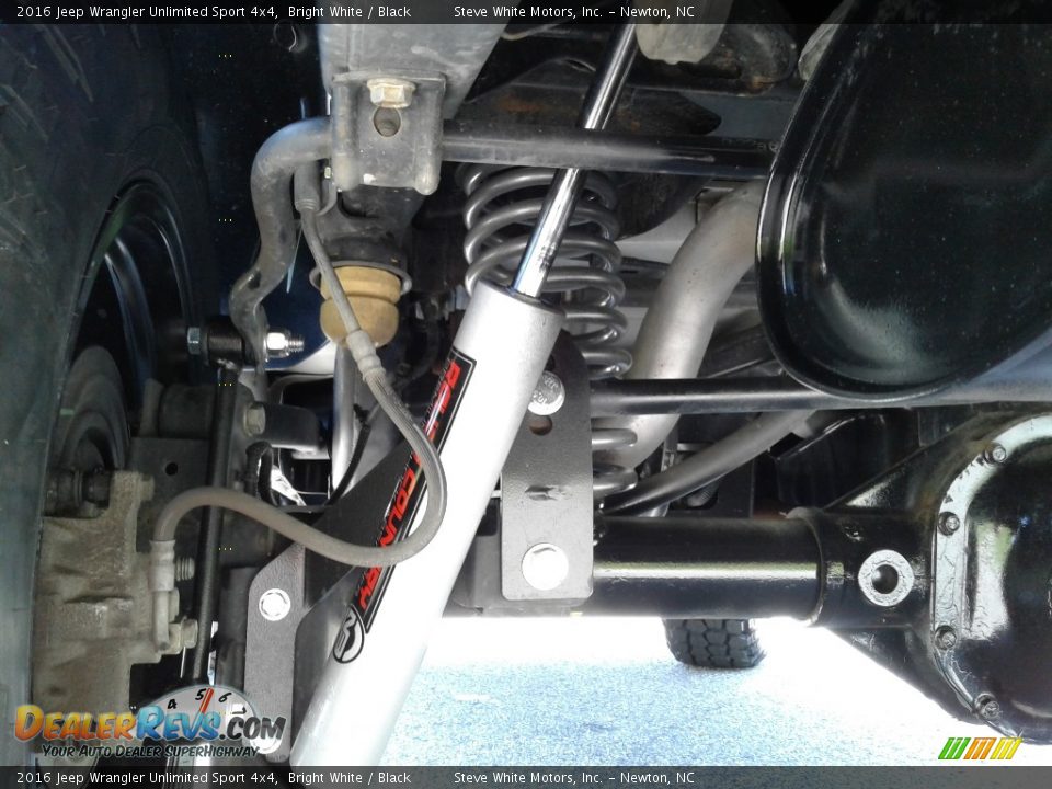 2016 Jeep Wrangler Unlimited Sport 4x4 Bright White / Black Photo #31