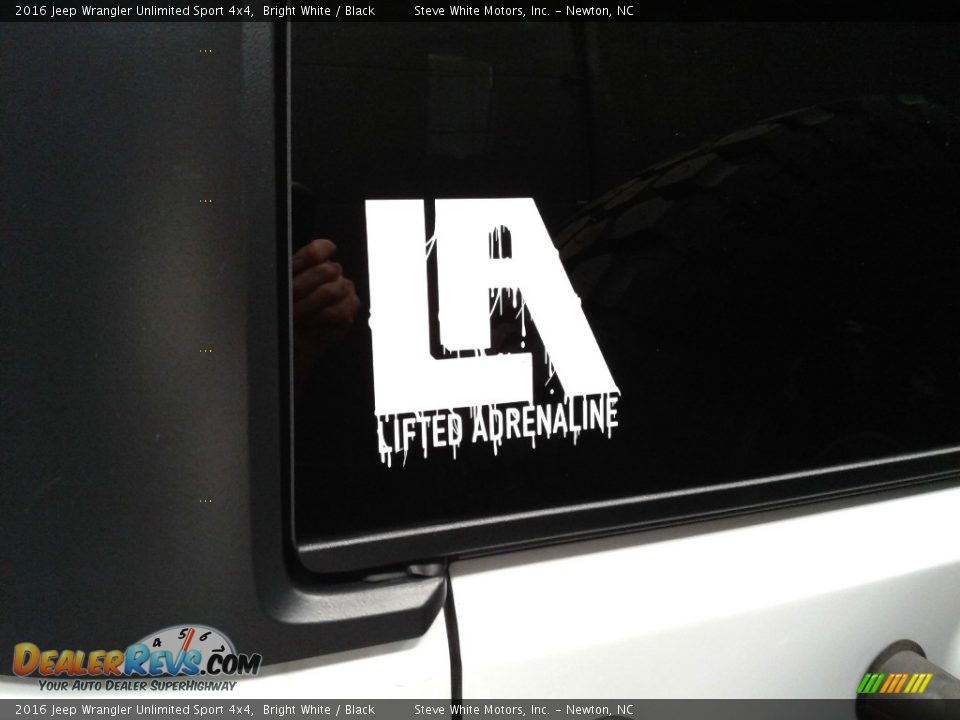 2016 Jeep Wrangler Unlimited Sport 4x4 Bright White / Black Photo #32