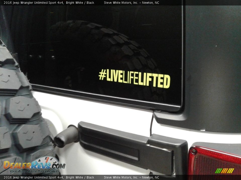 2016 Jeep Wrangler Unlimited Sport 4x4 Bright White / Black Photo #33