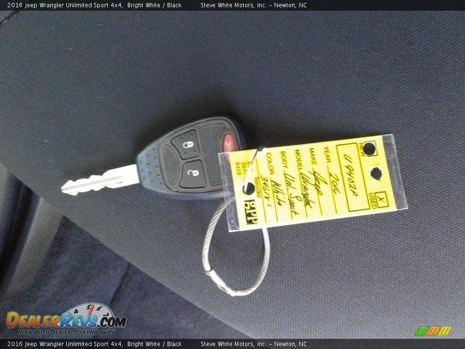 2016 Jeep Wrangler Unlimited Sport 4x4 Bright White / Black Photo #34