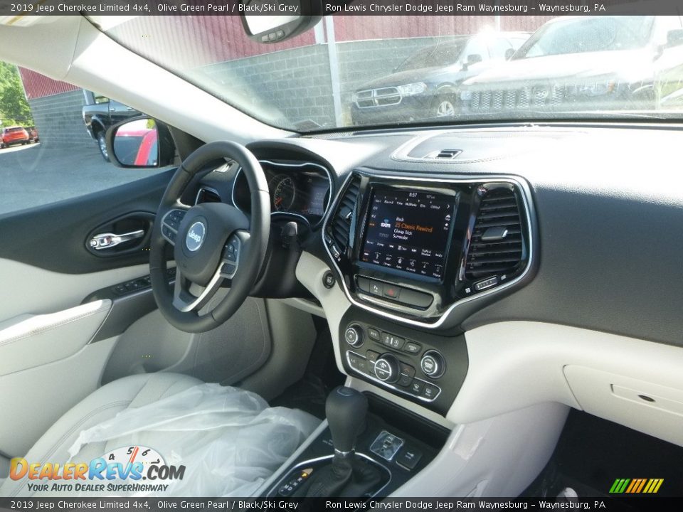 2019 Jeep Cherokee Limited 4x4 Olive Green Pearl / Black/Ski Grey Photo #11