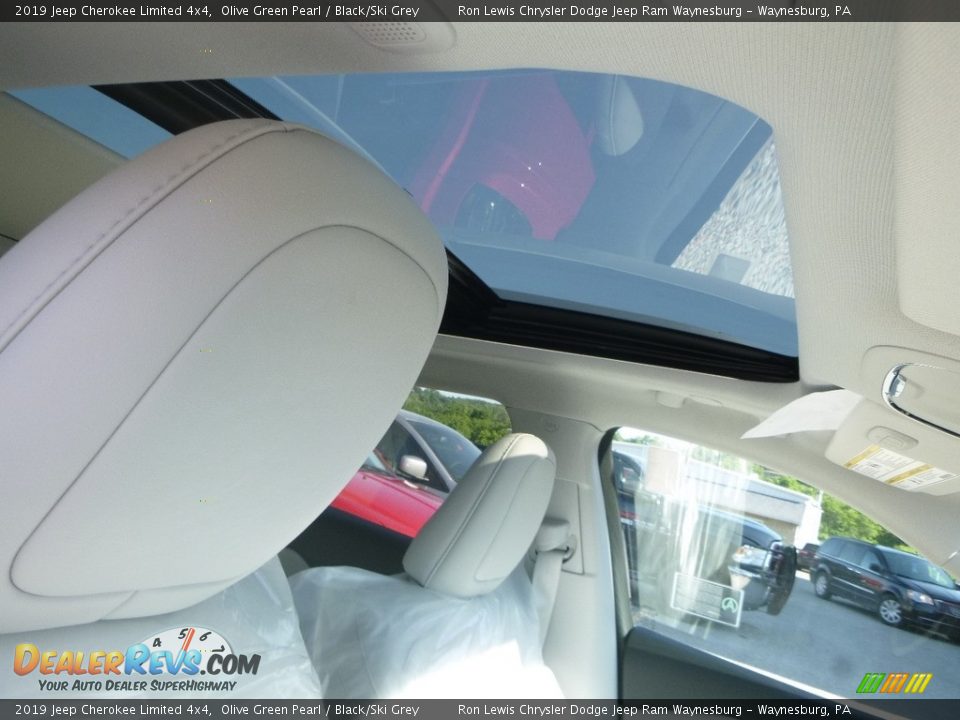 2019 Jeep Cherokee Limited 4x4 Olive Green Pearl / Black/Ski Grey Photo #12