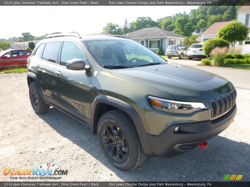 Front 3/4 View of 2019 Jeep Cherokee Trailhawk 4x4 Photo #7