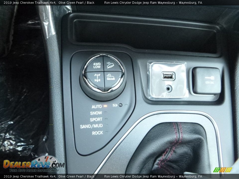 Controls of 2019 Jeep Cherokee Trailhawk 4x4 Photo #20