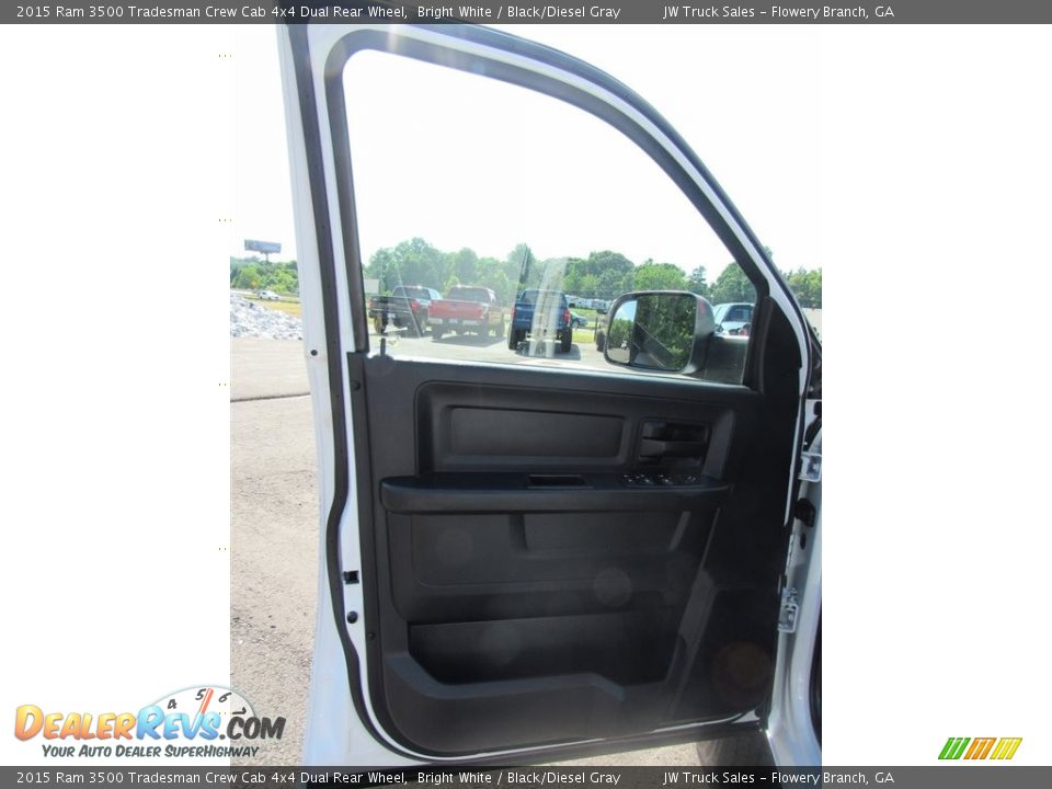 2015 Ram 3500 Tradesman Crew Cab 4x4 Dual Rear Wheel Bright White / Black/Diesel Gray Photo #15