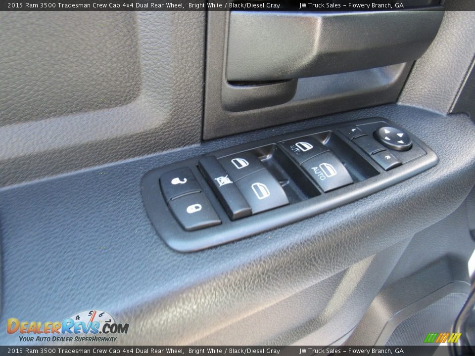 2015 Ram 3500 Tradesman Crew Cab 4x4 Dual Rear Wheel Bright White / Black/Diesel Gray Photo #16