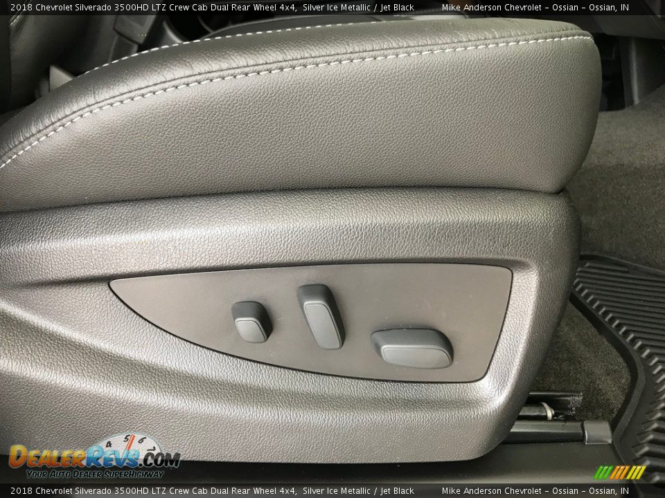 2018 Chevrolet Silverado 3500HD LTZ Crew Cab Dual Rear Wheel 4x4 Silver Ice Metallic / Jet Black Photo #7