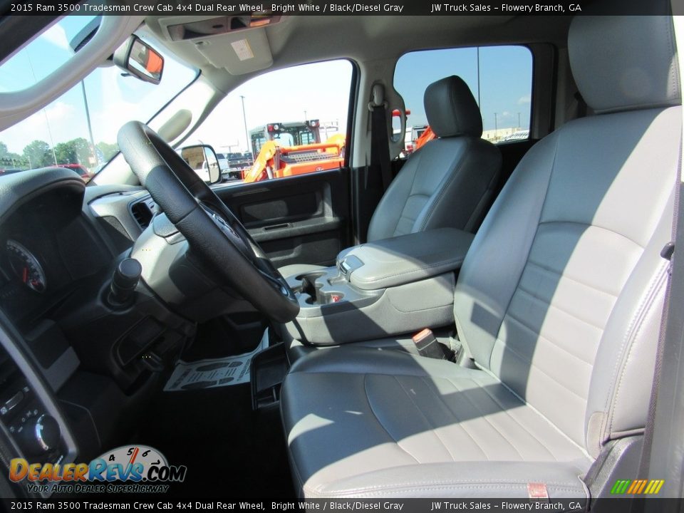 2015 Ram 3500 Tradesman Crew Cab 4x4 Dual Rear Wheel Bright White / Black/Diesel Gray Photo #17