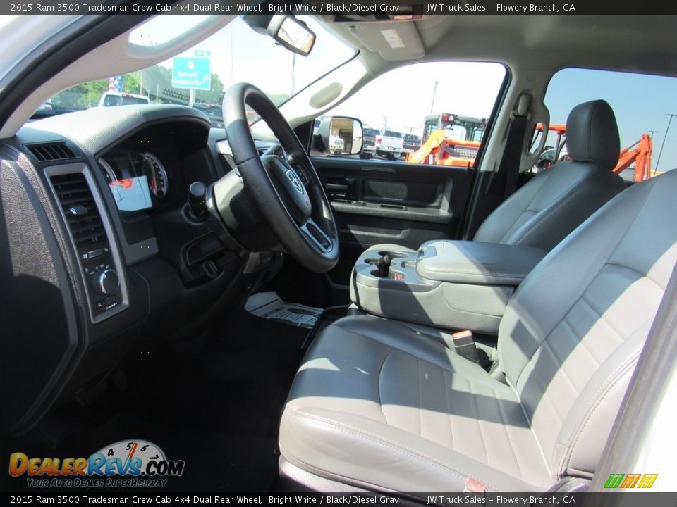 2015 Ram 3500 Tradesman Crew Cab 4x4 Dual Rear Wheel Bright White / Black/Diesel Gray Photo #18