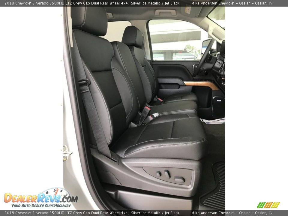2018 Chevrolet Silverado 3500HD LTZ Crew Cab Dual Rear Wheel 4x4 Silver Ice Metallic / Jet Black Photo #10