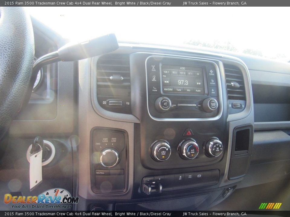2015 Ram 3500 Tradesman Crew Cab 4x4 Dual Rear Wheel Bright White / Black/Diesel Gray Photo #22