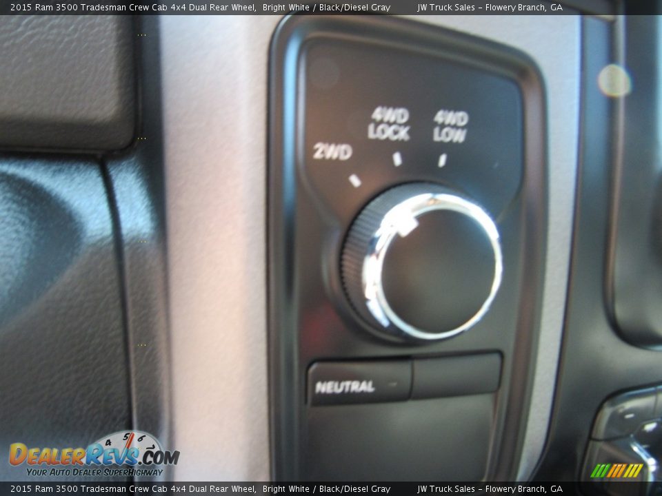 2015 Ram 3500 Tradesman Crew Cab 4x4 Dual Rear Wheel Bright White / Black/Diesel Gray Photo #23