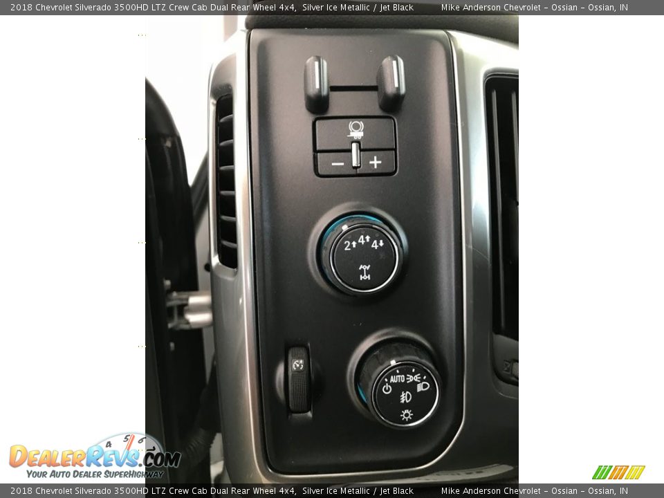 2018 Chevrolet Silverado 3500HD LTZ Crew Cab Dual Rear Wheel 4x4 Silver Ice Metallic / Jet Black Photo #18