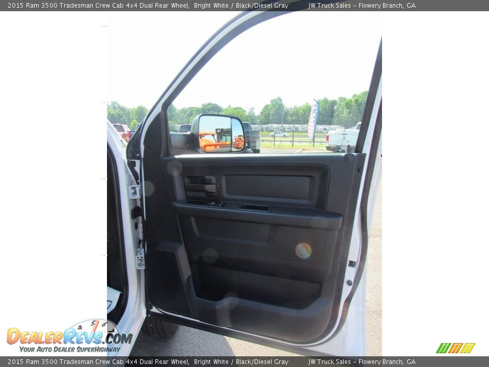 2015 Ram 3500 Tradesman Crew Cab 4x4 Dual Rear Wheel Bright White / Black/Diesel Gray Photo #25