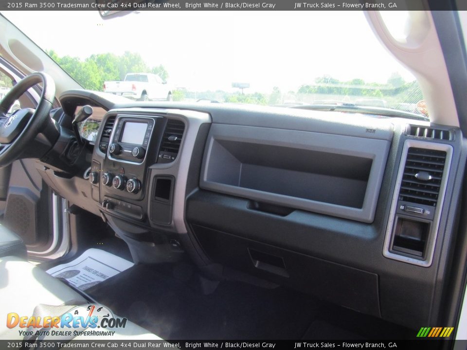 2015 Ram 3500 Tradesman Crew Cab 4x4 Dual Rear Wheel Bright White / Black/Diesel Gray Photo #29