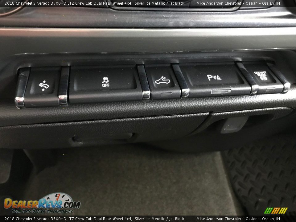 2018 Chevrolet Silverado 3500HD LTZ Crew Cab Dual Rear Wheel 4x4 Silver Ice Metallic / Jet Black Photo #25