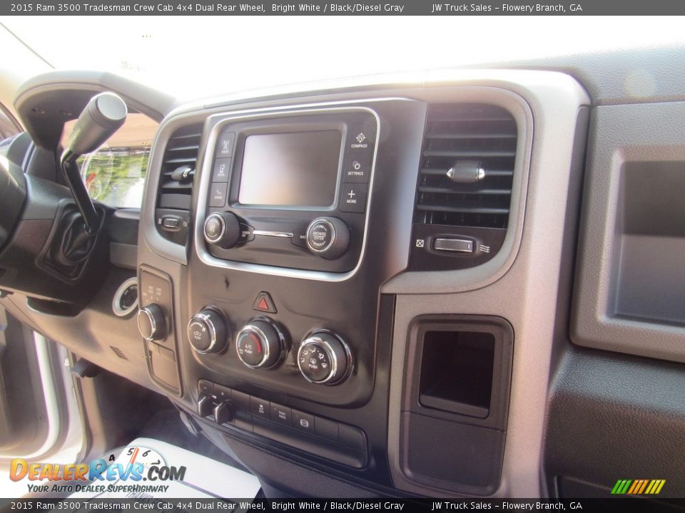 2015 Ram 3500 Tradesman Crew Cab 4x4 Dual Rear Wheel Bright White / Black/Diesel Gray Photo #30