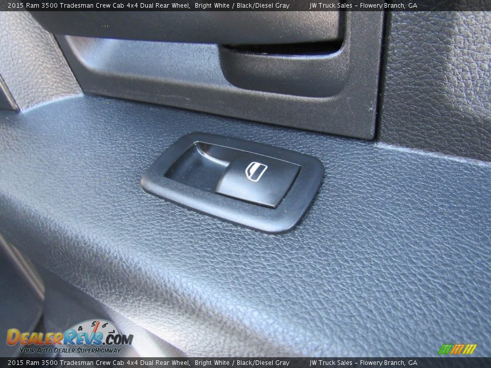 2015 Ram 3500 Tradesman Crew Cab 4x4 Dual Rear Wheel Bright White / Black/Diesel Gray Photo #32
