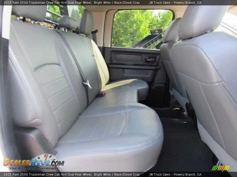 2015 Ram 3500 Tradesman Crew Cab 4x4 Dual Rear Wheel Bright White / Black/Diesel Gray Photo #34