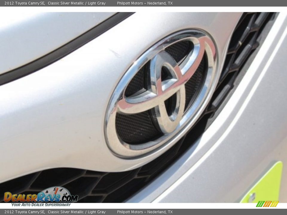 2012 Toyota Camry SE Classic Silver Metallic / Light Gray Photo #11