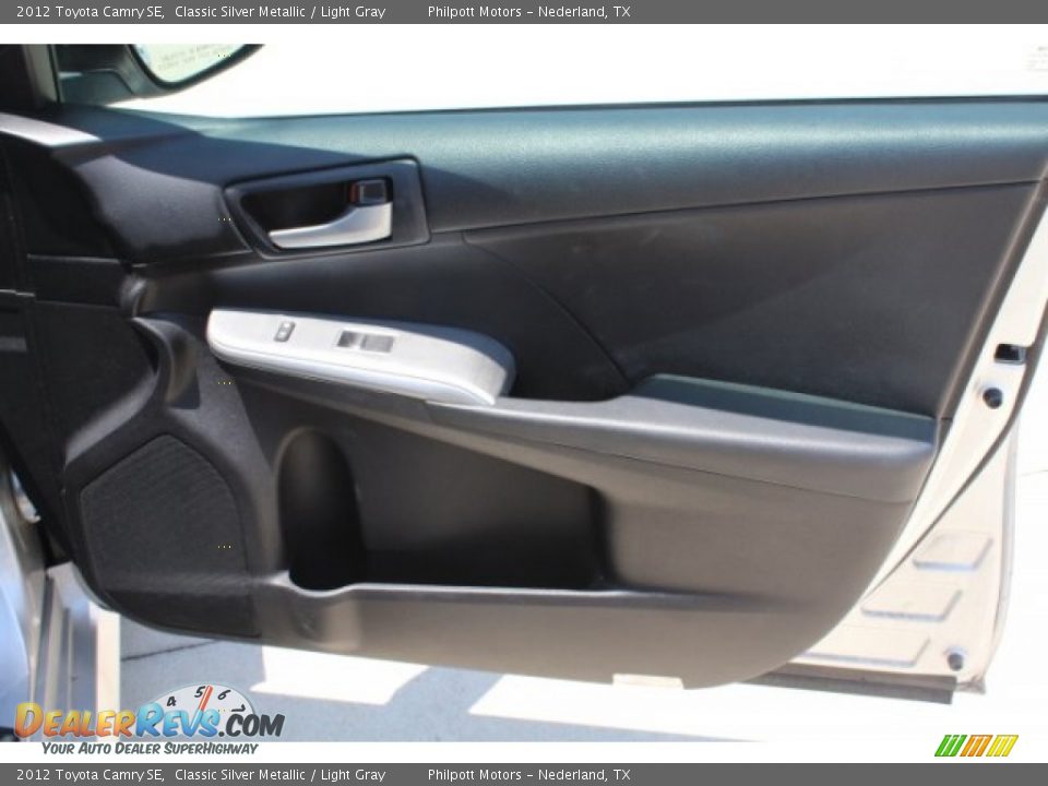 2012 Toyota Camry SE Classic Silver Metallic / Light Gray Photo #28