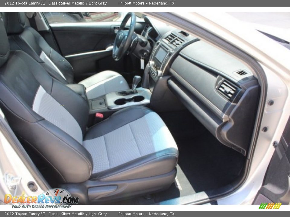 2012 Toyota Camry SE Classic Silver Metallic / Light Gray Photo #30