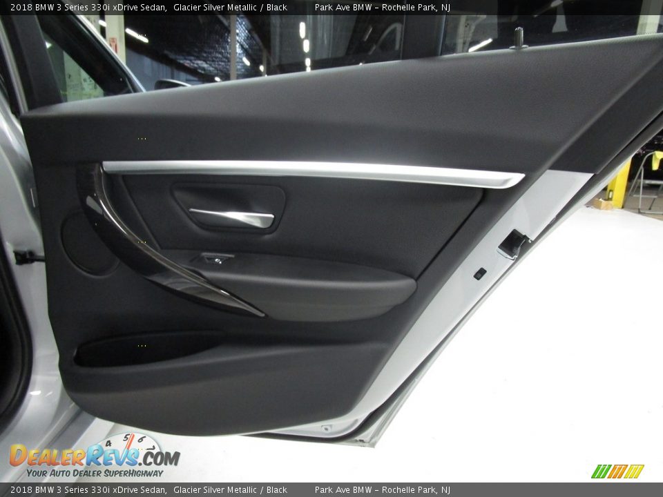 2018 BMW 3 Series 330i xDrive Sedan Glacier Silver Metallic / Black Photo #21