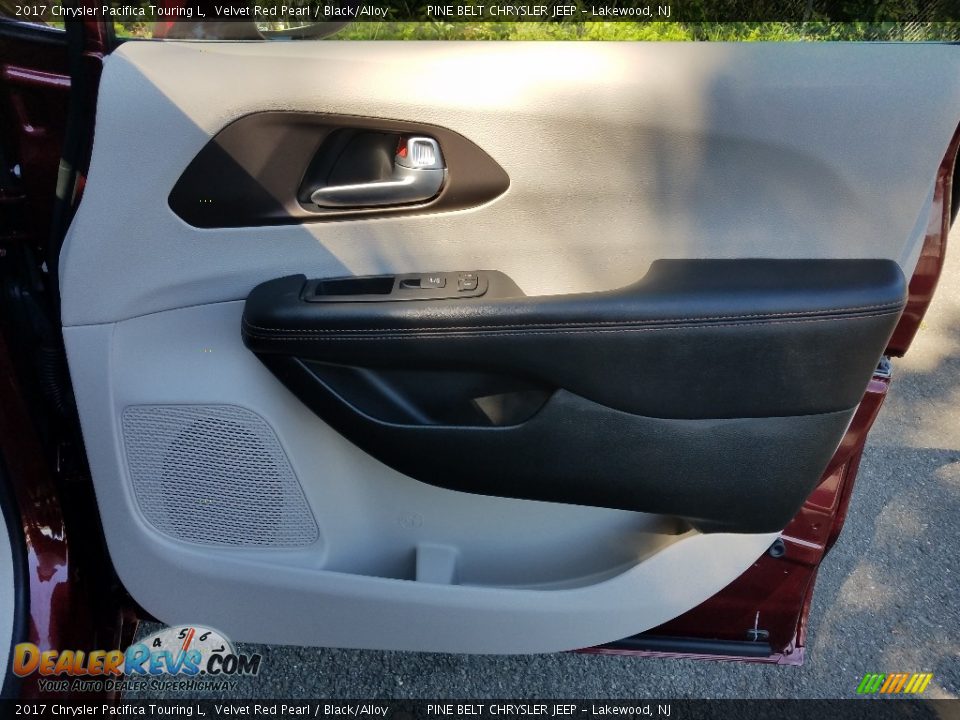 2017 Chrysler Pacifica Touring L Velvet Red Pearl / Black/Alloy Photo #10