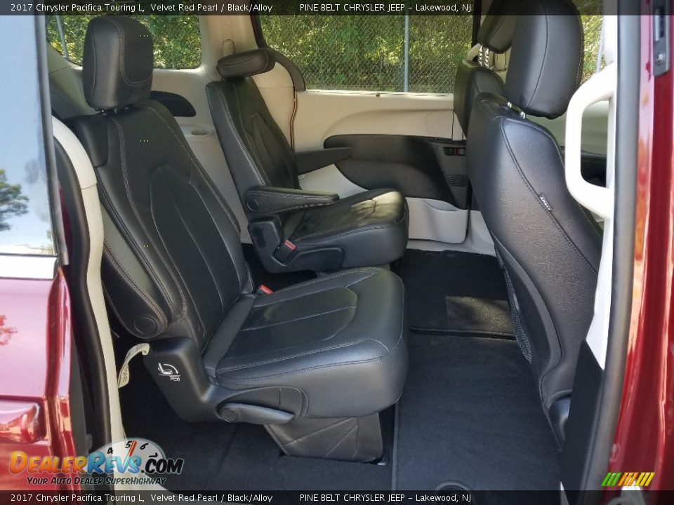 2017 Chrysler Pacifica Touring L Velvet Red Pearl / Black/Alloy Photo #12