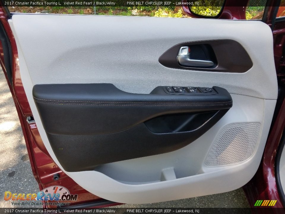 2017 Chrysler Pacifica Touring L Velvet Red Pearl / Black/Alloy Photo #14